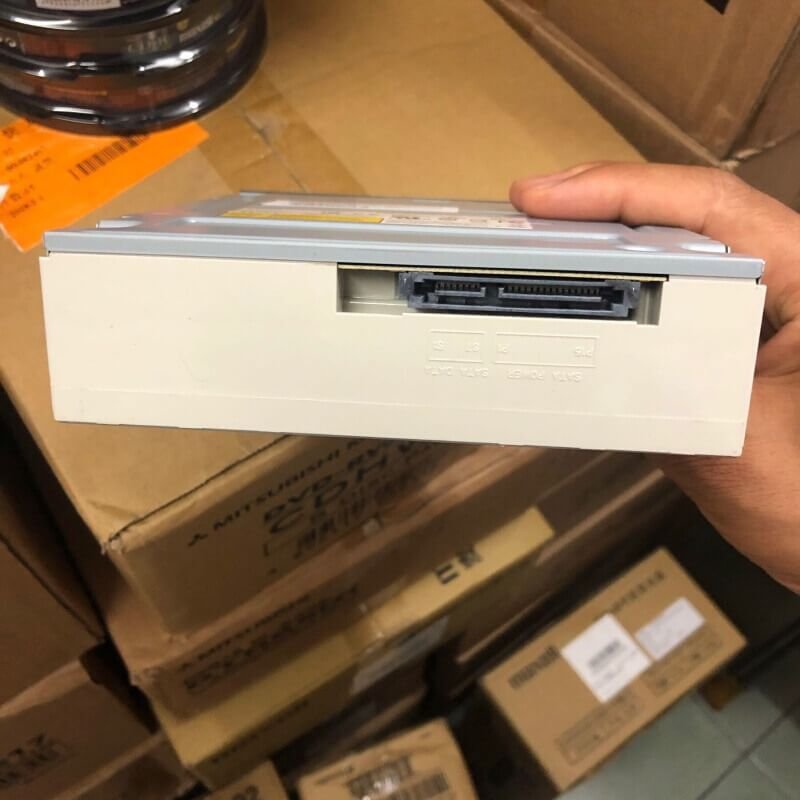 Digital Lite-On IHAS124 24X SATA CD DVD/RW Internal drive Dual Layer Internal Burner Drive Writer - Black (Bulk – Drive only) - Image 3